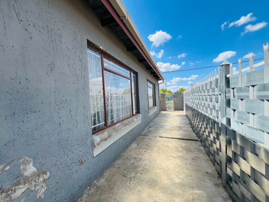 4 Bedroom Property for Sale in Bloemside 3 Free State